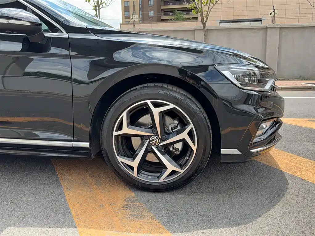 Volkswagen Magotan 2025 Facelift II Public Edition 330TSI DSG Luxury фото 10