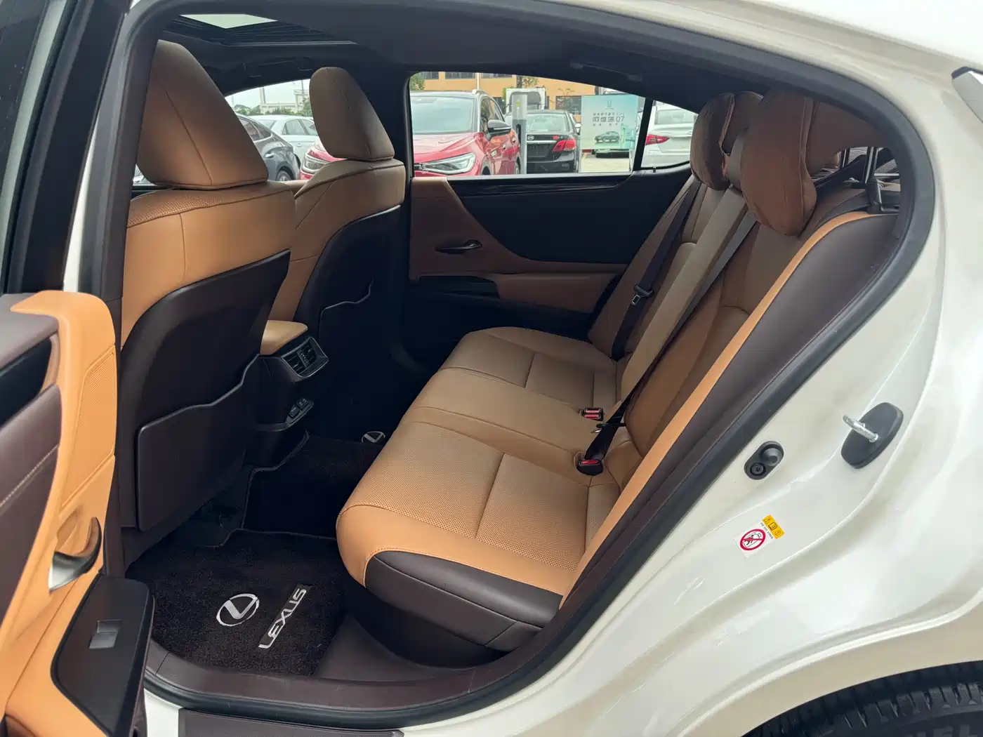 Lexus ES 2018 300h Excellence Edition China V фото 5