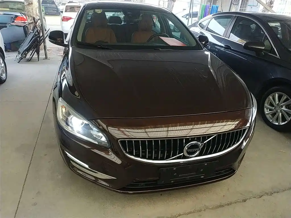 VOLVO S60