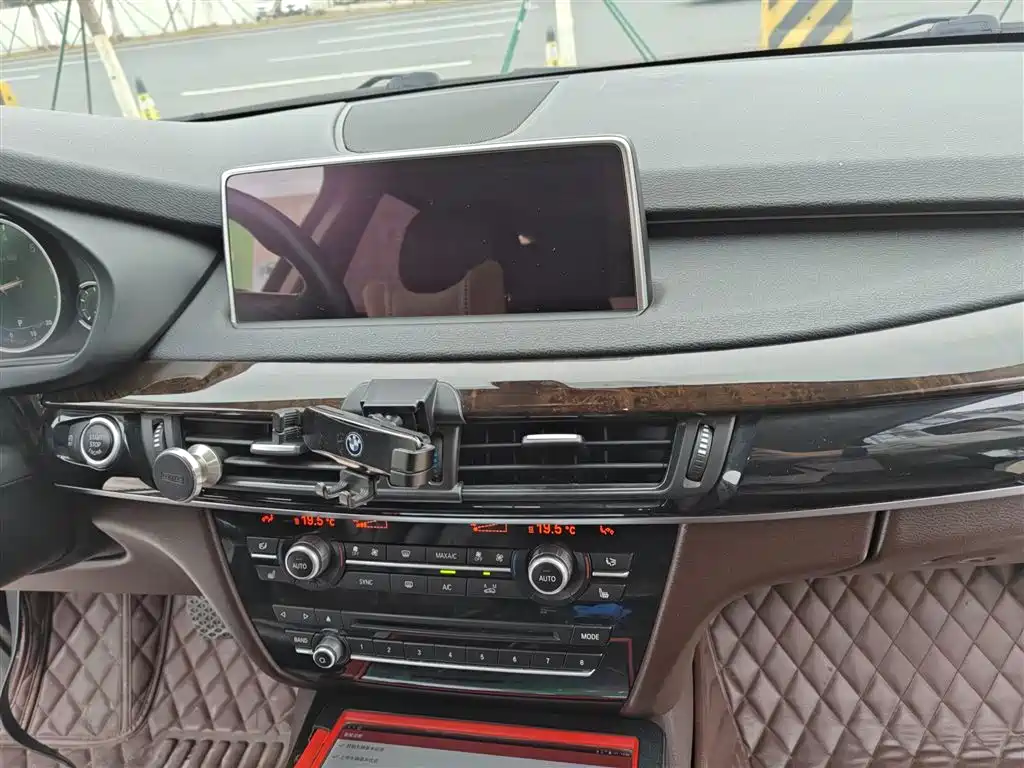 BMW X5 (Import) 2018 xDrive28i фото 6