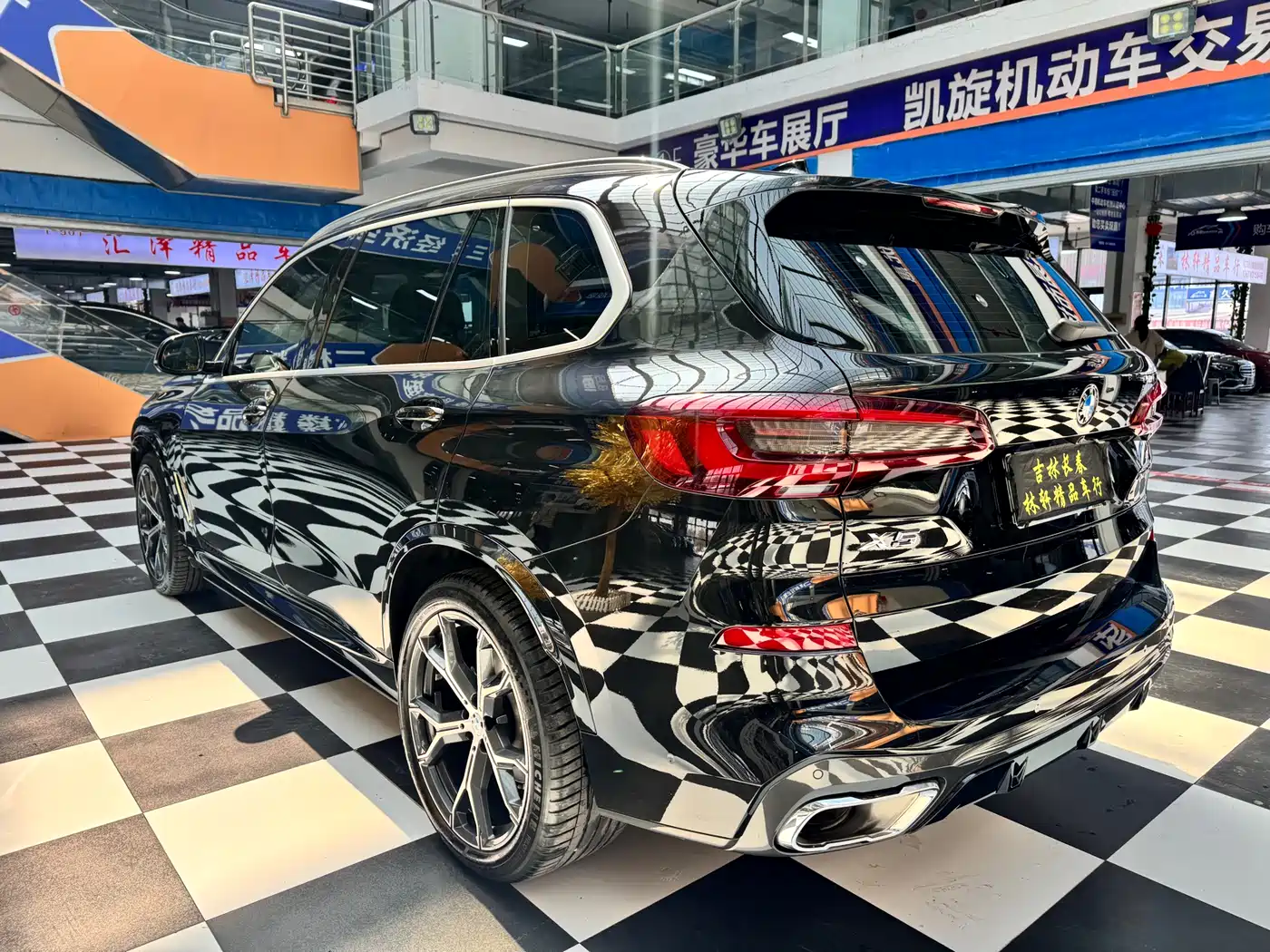 BMW X5 2022 Model xDrive 40Li M Sport Package фото 10