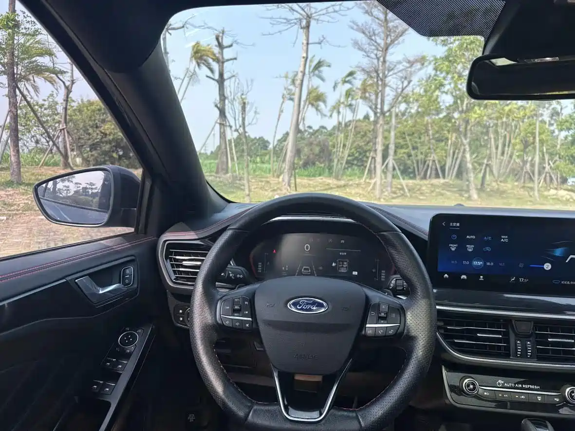 Ford Focus 2023 2022 Hatchback EcoBoost 180 Automatic ST Line