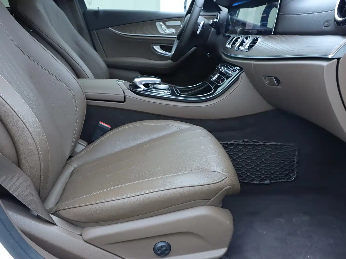 Mercedes-Benz E-Class 2017 E 300 L Luxury фото 8