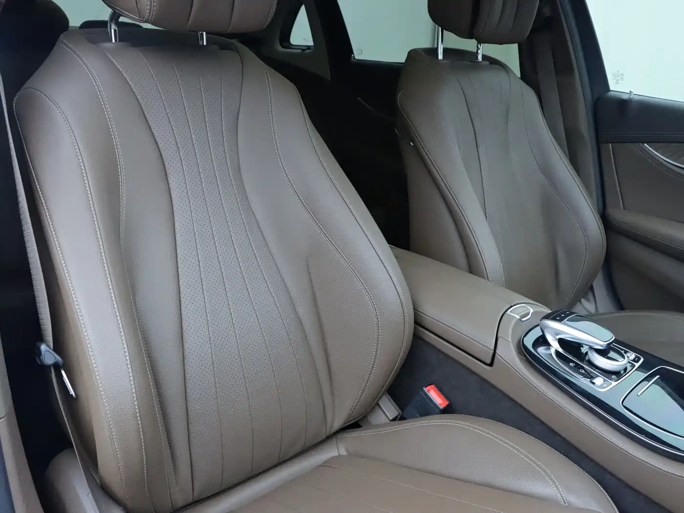Mercedes-Benz E-Class 2017 E 300 L Luxury фото 10
