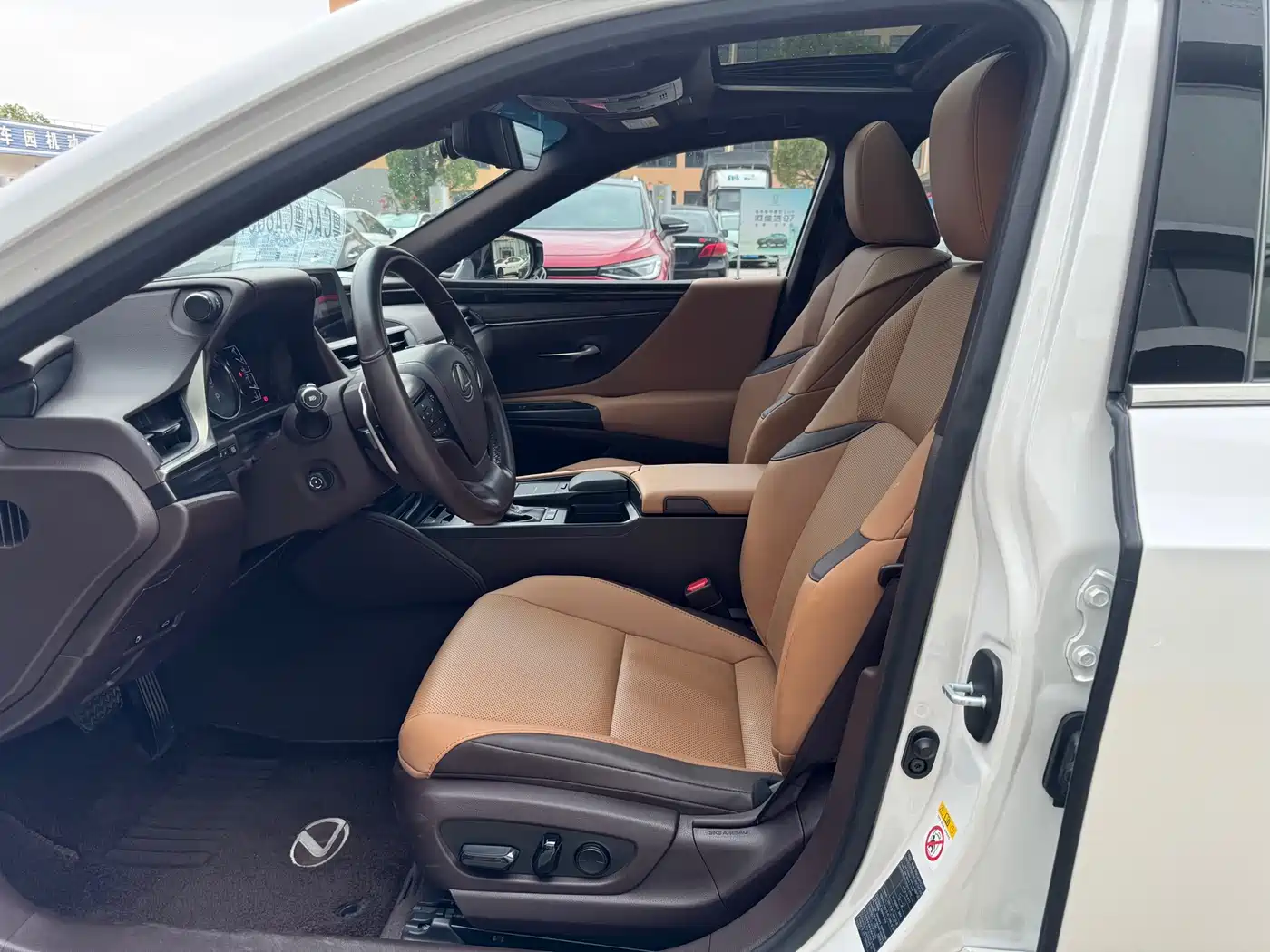 Lexus ES 2018 300h Excellence Edition China V фото 4