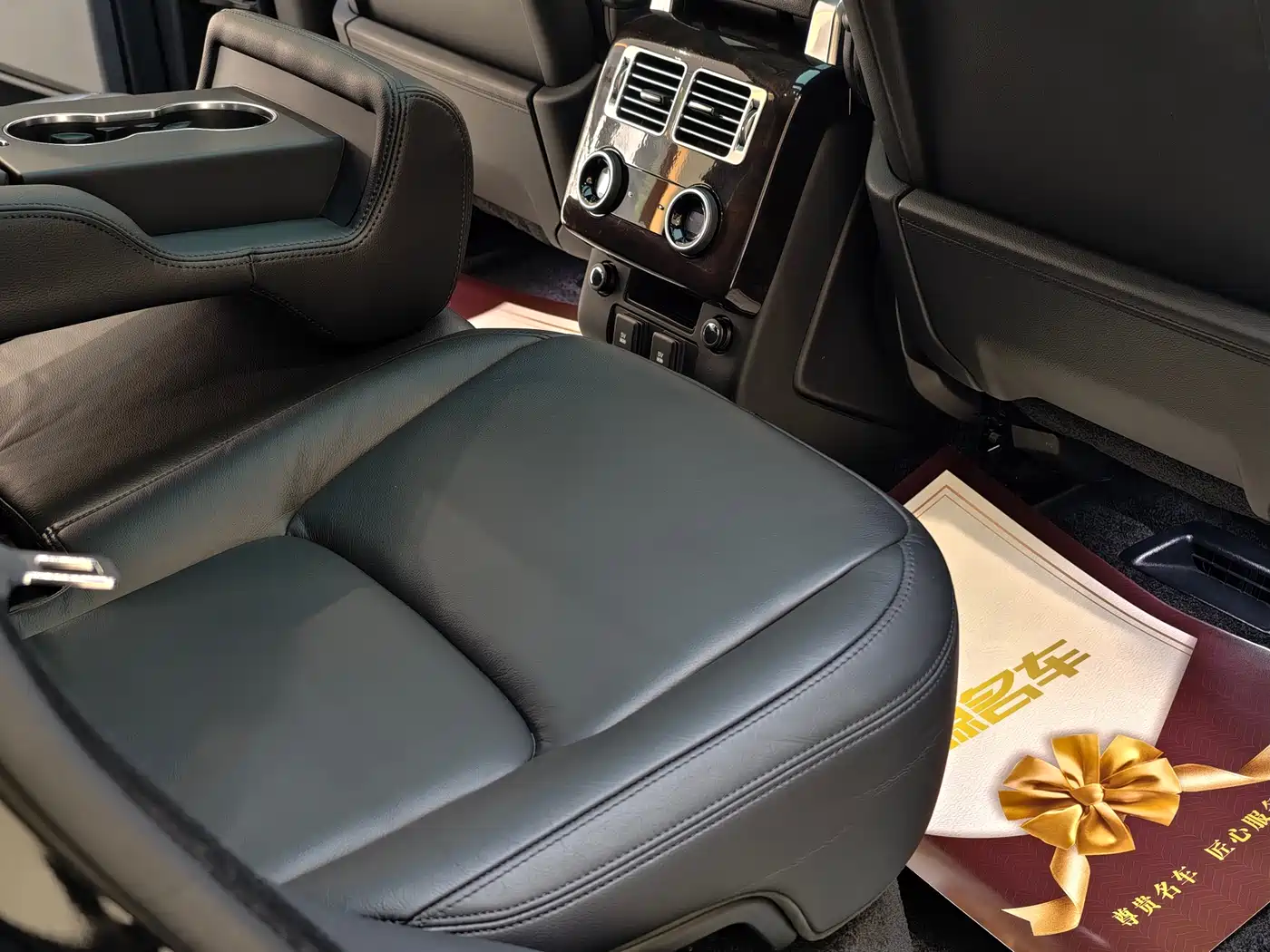 Land Rover Range Rover 2020 3.0 L6 Shengshi Edition фото 12