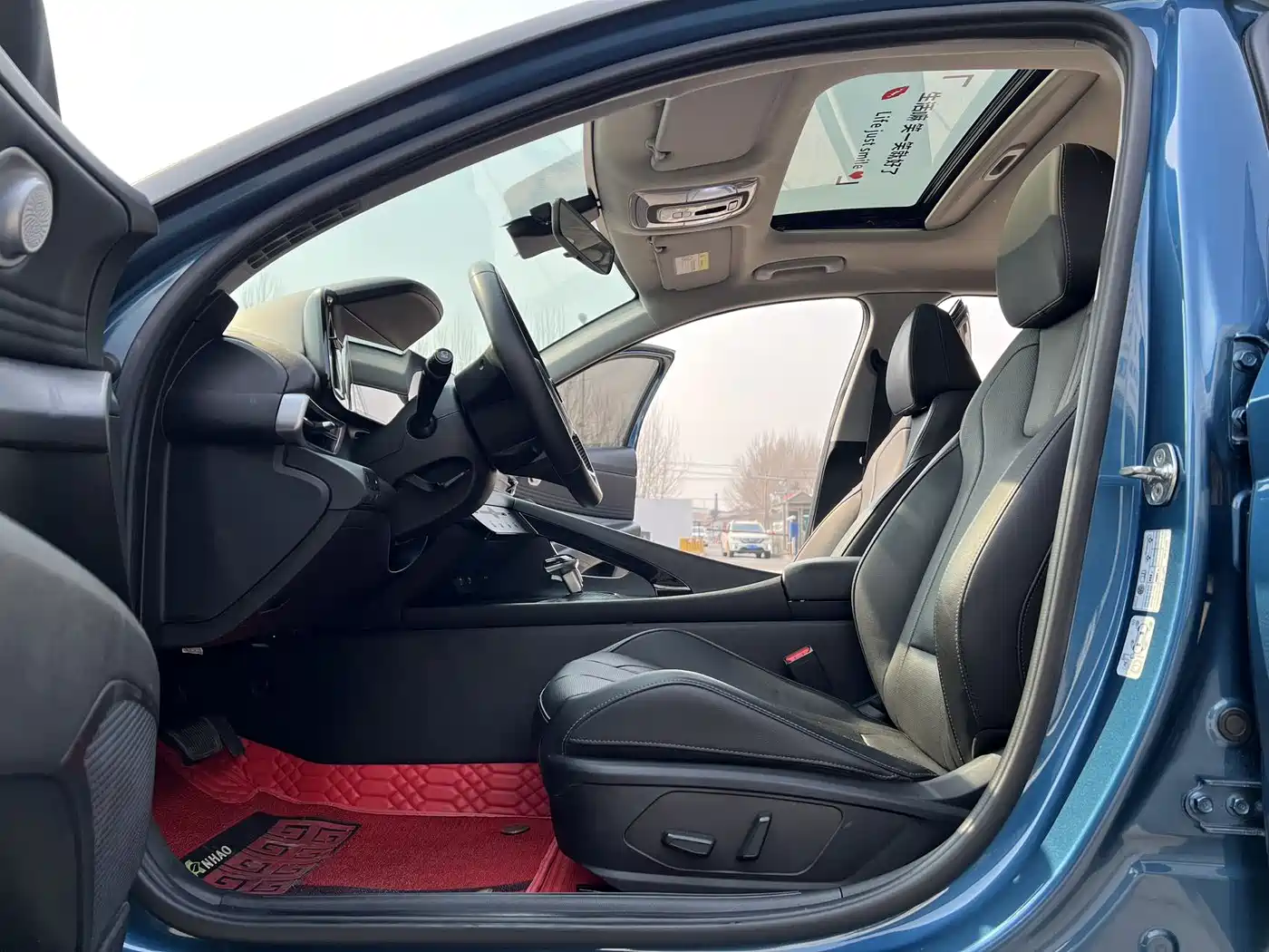 Hyundai Elantra 2022 1.5L CVT LUX Premium Edition фото 8