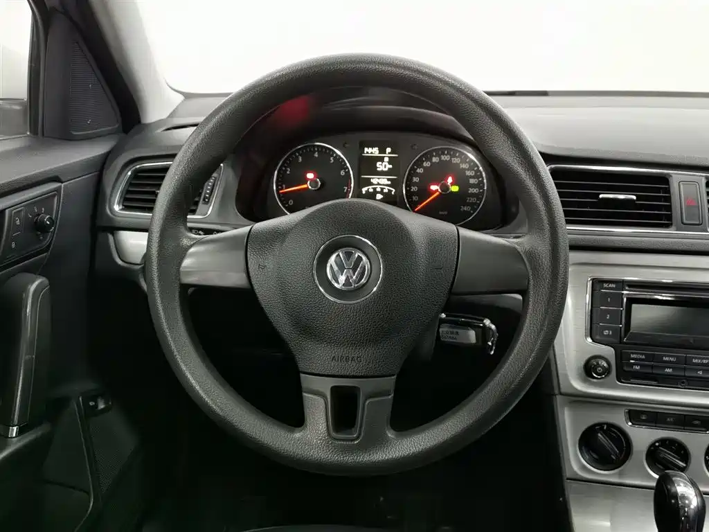 Volkswagen Lavida 2013 Facelift Classic 1.6L Automatic Comfort фото 11