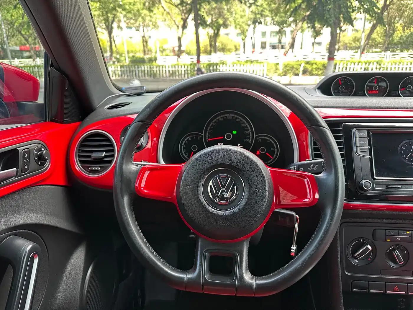 Volkswagen Beetle 2013 1.4TSI Fashion Edition фото 9