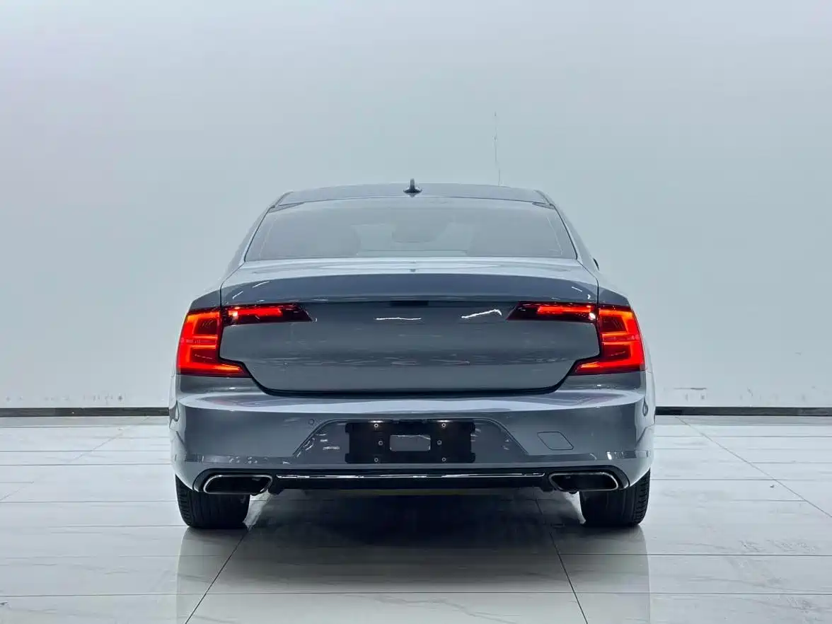 Фото 8 - Volvo S90