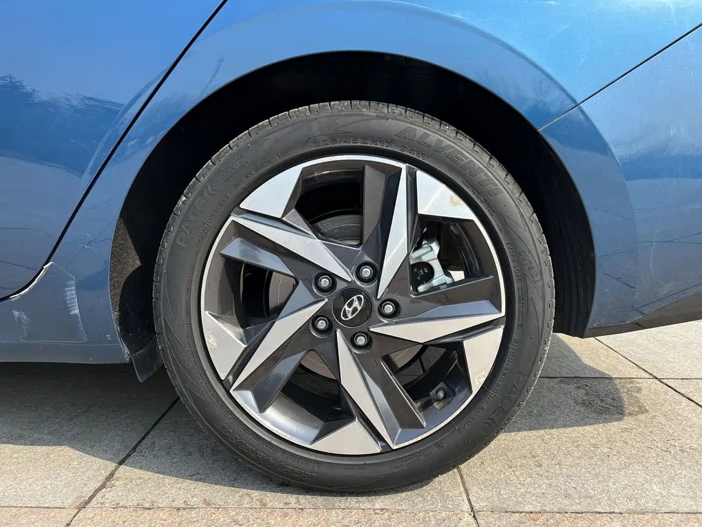 Hyundai Elantra 2022 1.5L CVT LUX Premium Edition фото 23