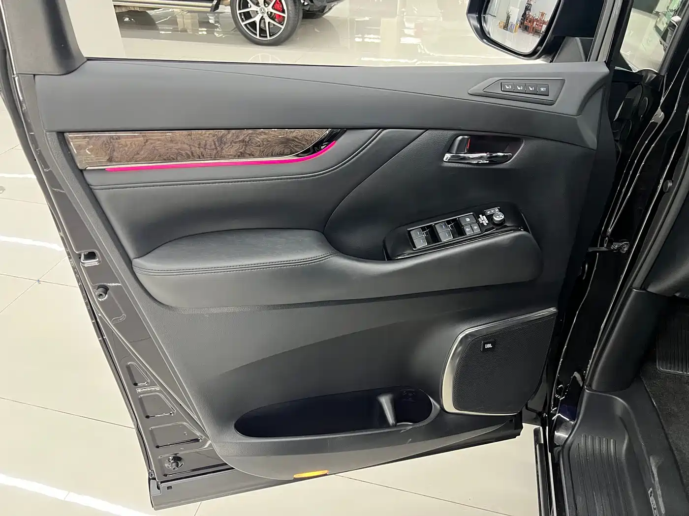 Toyota Vellfire 2021 Crown Hybrid 2.5L HV Premium Edition фото 19
