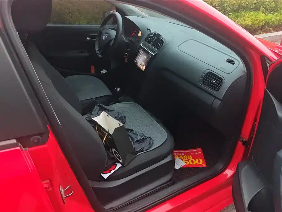 Volkswagen Polo 2016 1.4L Manual Trend фото 8