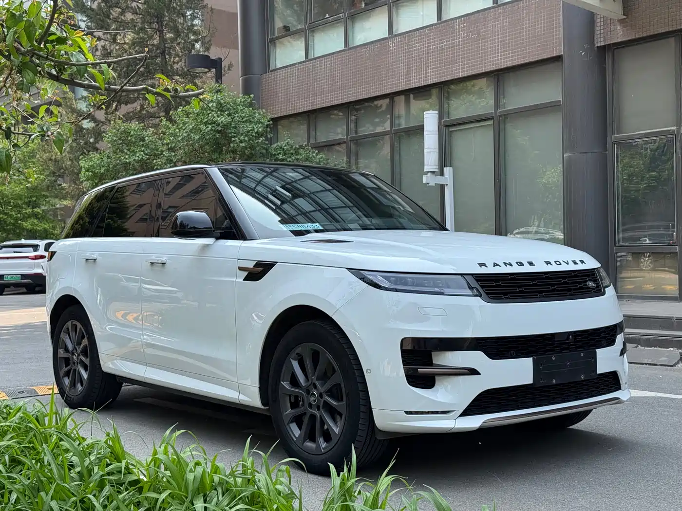 Land Rover Range Rover Sport 2023 400PS Dynamic SE фото 3
