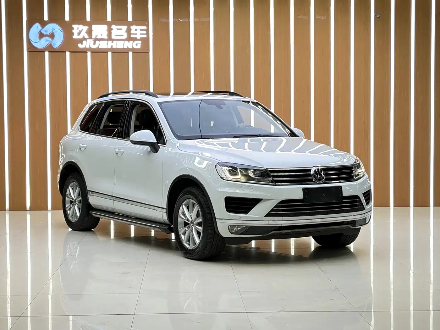VOLKSWAGEN TOUAREG