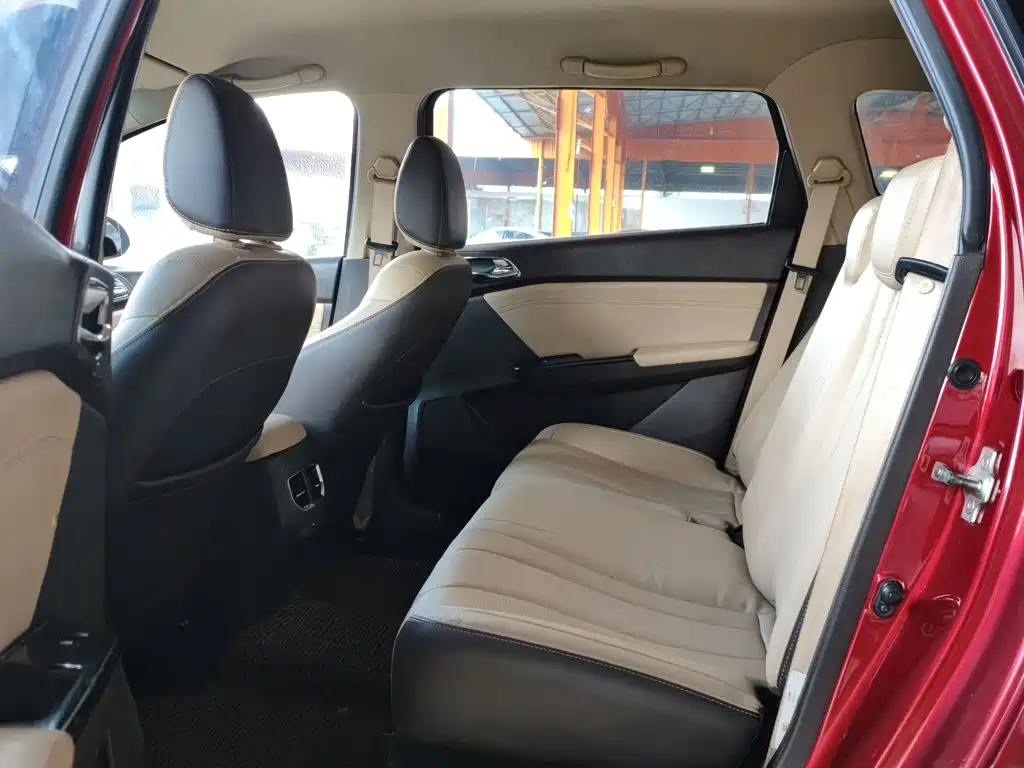 Baojun 310W 2018 2017 1.5L Manual Fashion Edition (China V)