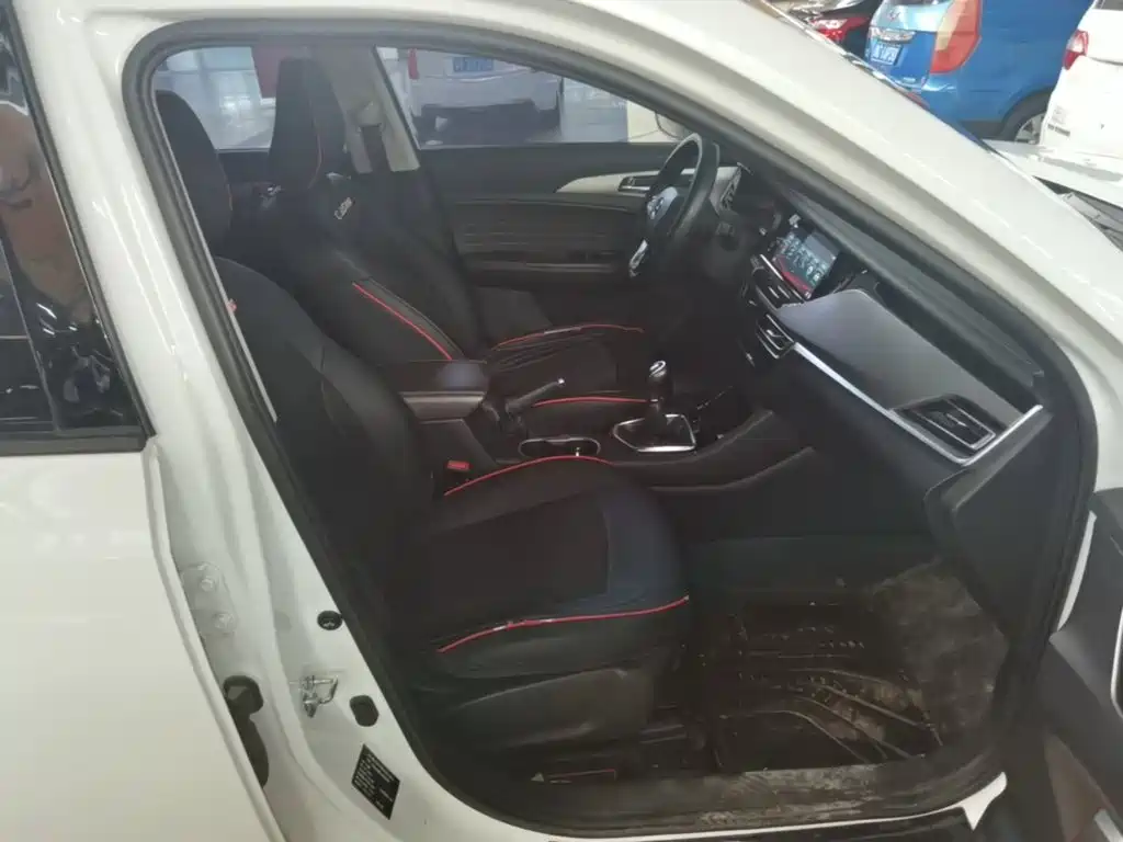 Changan CS35 PLUS 2018 2018 1.6L Manual Smooth Connect China V