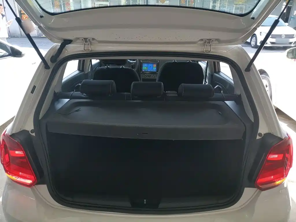 Volkswagen Polo 2016 1.4L Manual Trend фото 19