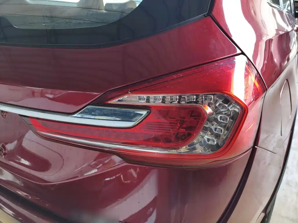 Baojun 310W 2018 2017 1.5L Manual Fashion Edition (China V)