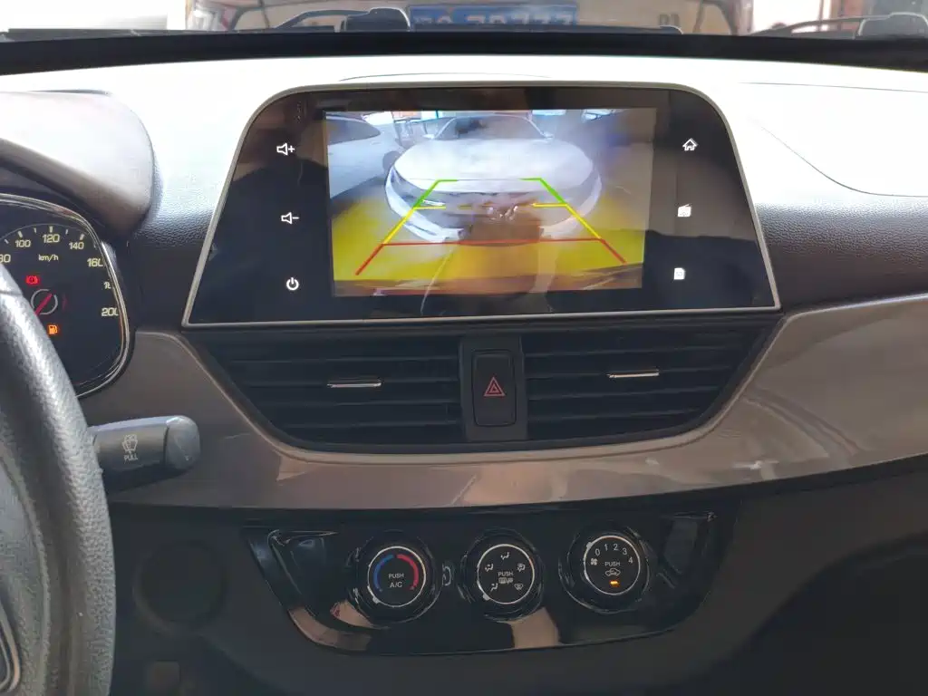 Baojun 310W 2018 2017 1.5L Manual Fashion Edition (China V)