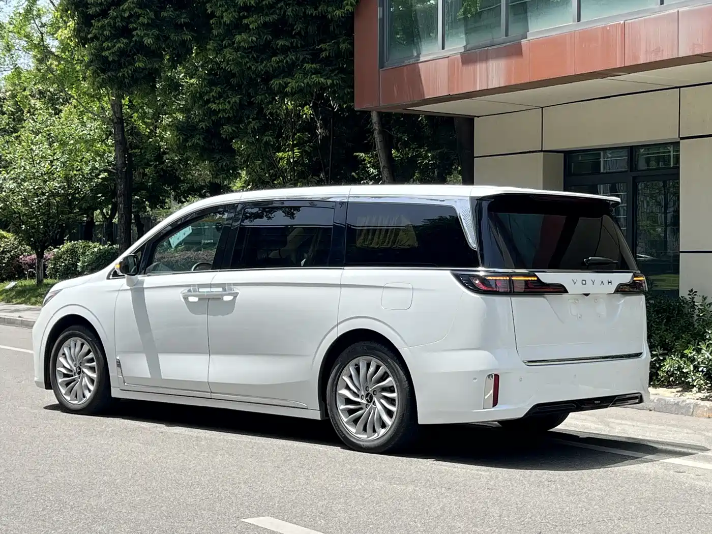 Voyah Auto Voyah Dreamer 2022 Low-carbon Edition Think+Smart Driving Package фото 6