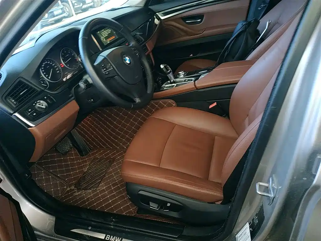 BMW 5 Series 2014 520Li Elegance фото 7