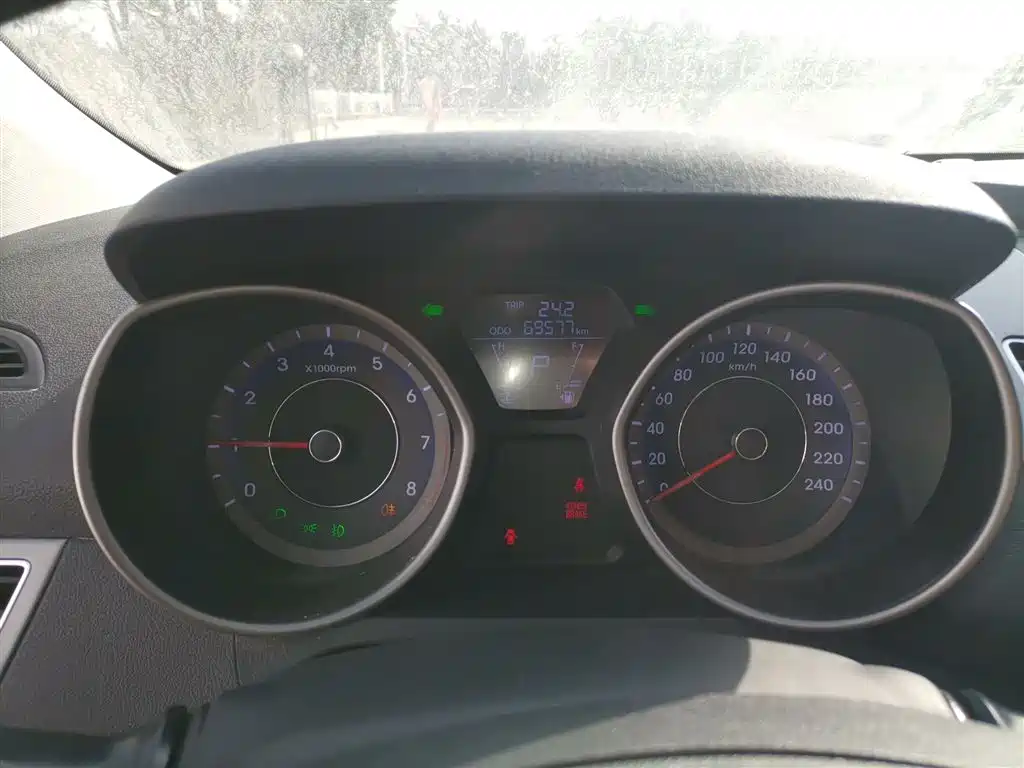 Hyundai Langdong 2016 1.6L Automatic Smart Edition фото 8