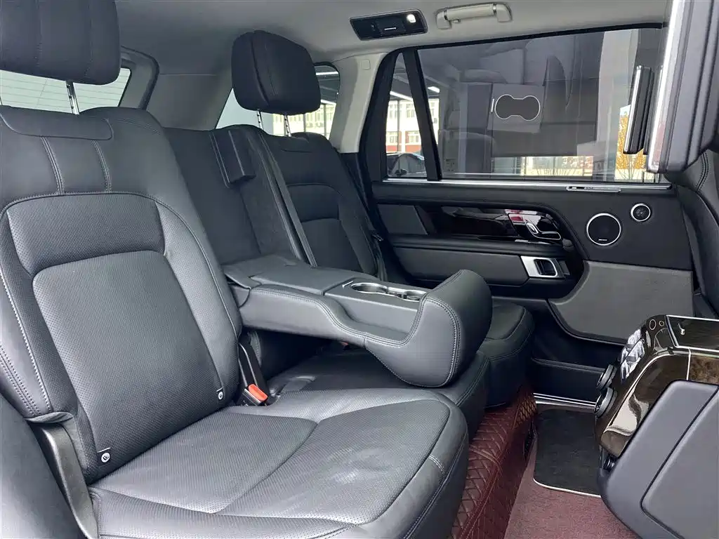 Land Rover Range Rover 2022 3.0 L6 400PS Heritage Extended Classic Edition фото 11