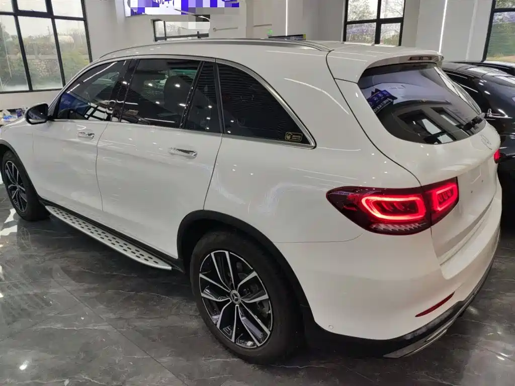 MERCEDES-BENZ GLC