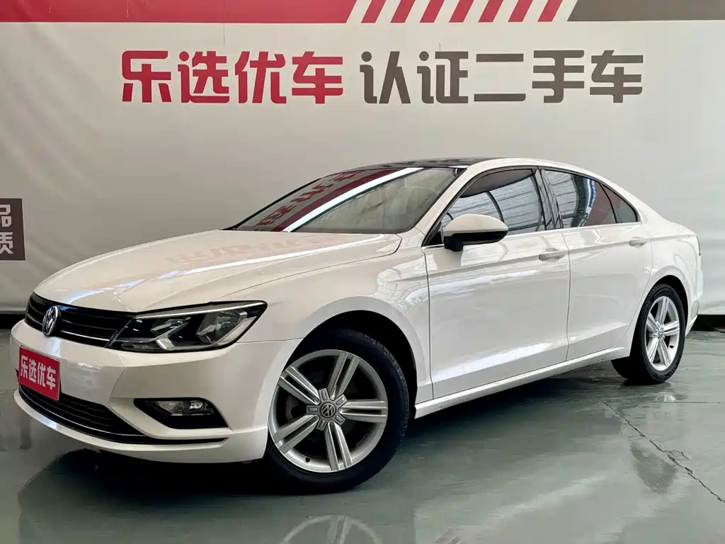 Photo 1 - Volkswagen Lamando