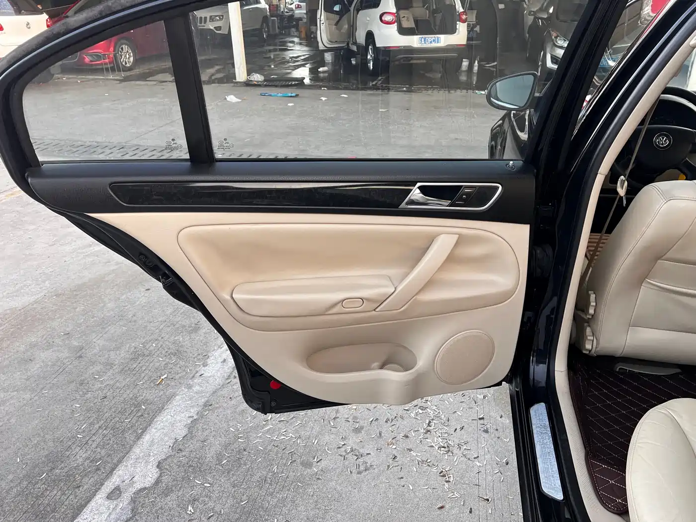 Volkswagen Passat Lingyu 2009 2.0L MFI Manual Premium фото 12