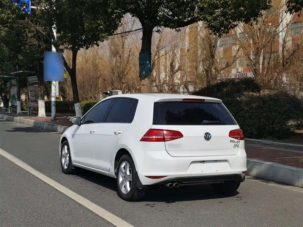 Volkswagen Golf 2016 230TSI Automatic Comfort фото 24