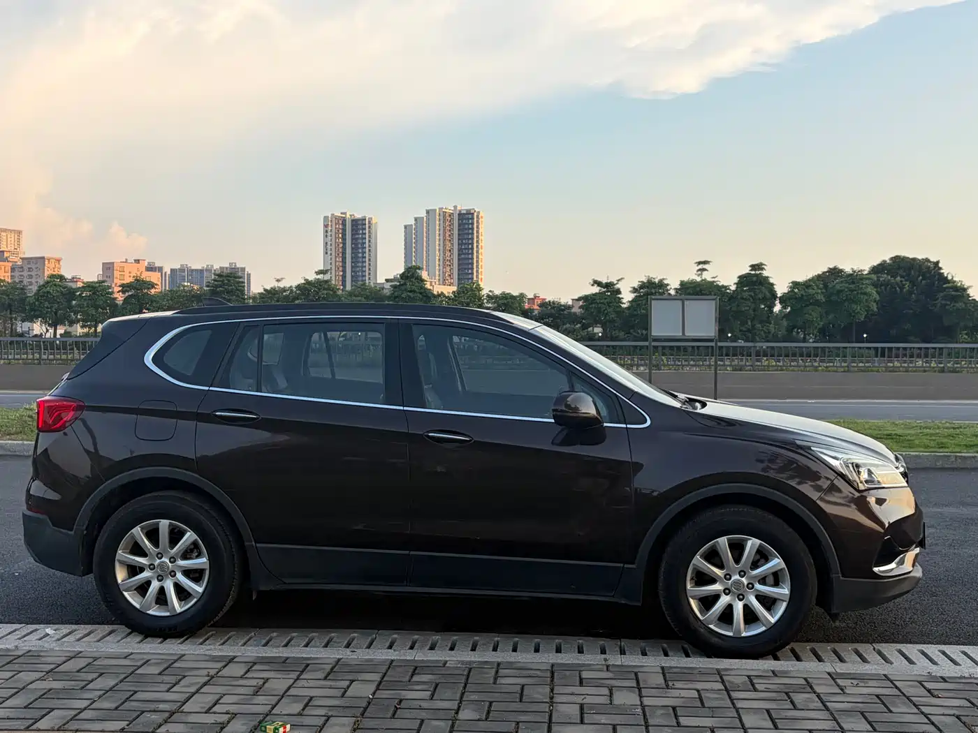 Buick Envision Plus 2020 20T FWD Leading фото 13