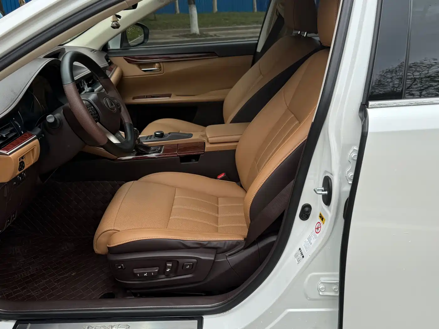 Lexus ES 2016 200 Midnight Special Limited Edition фото 7