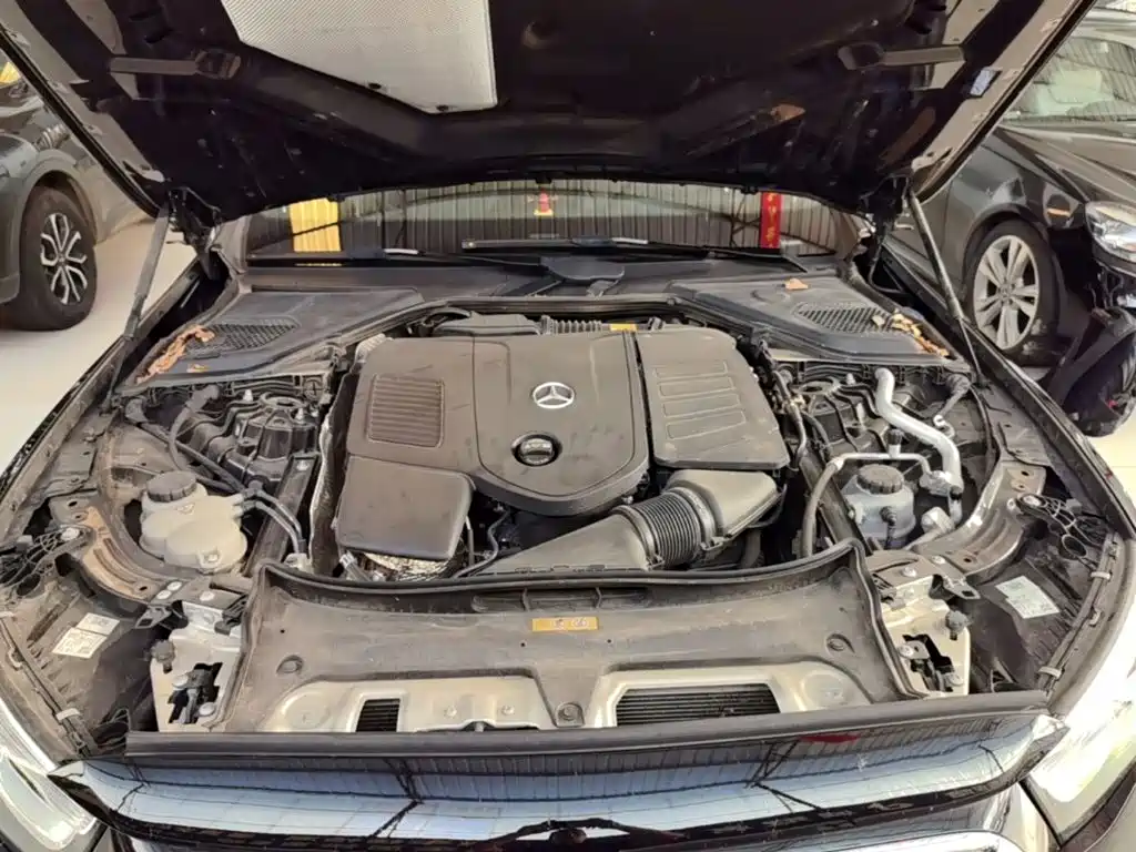 Фото 16 - Mercedes-Benz E-Class