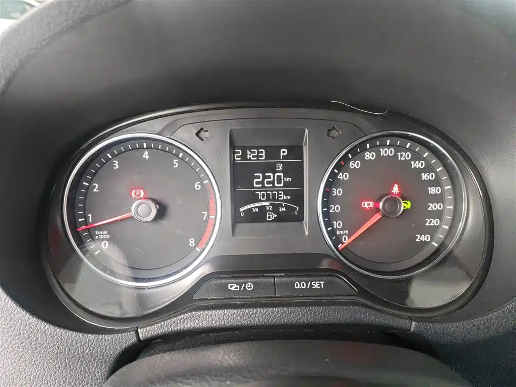 Volkswagen Polo 2016 1.6L Automatic Comfort фото 5