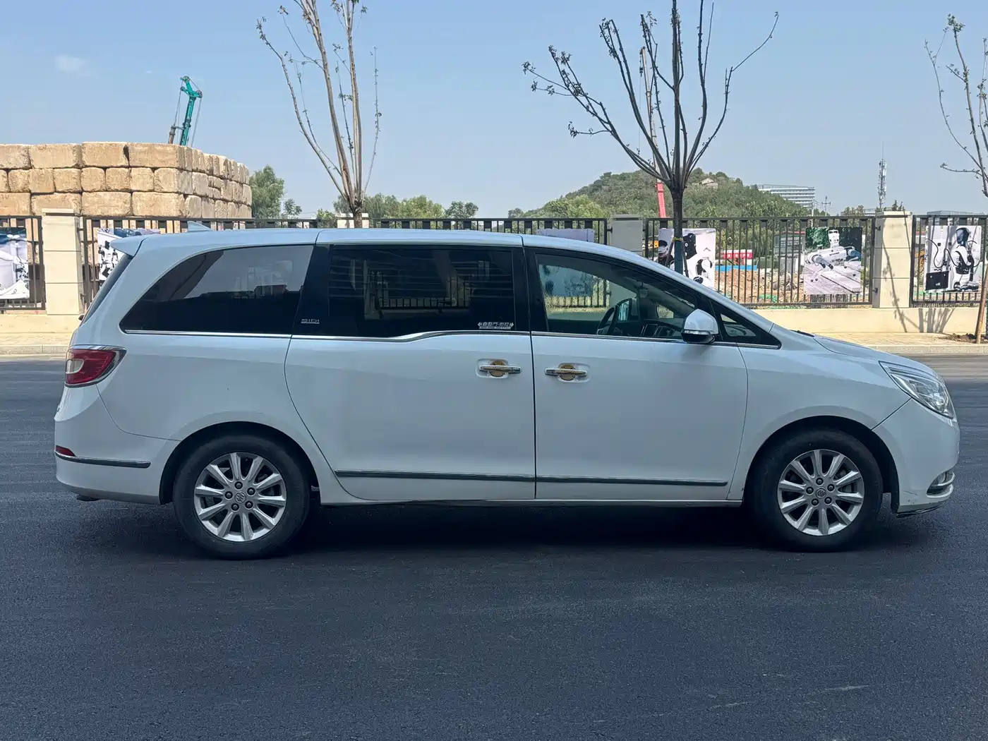 Photo 3 - Buick GL8