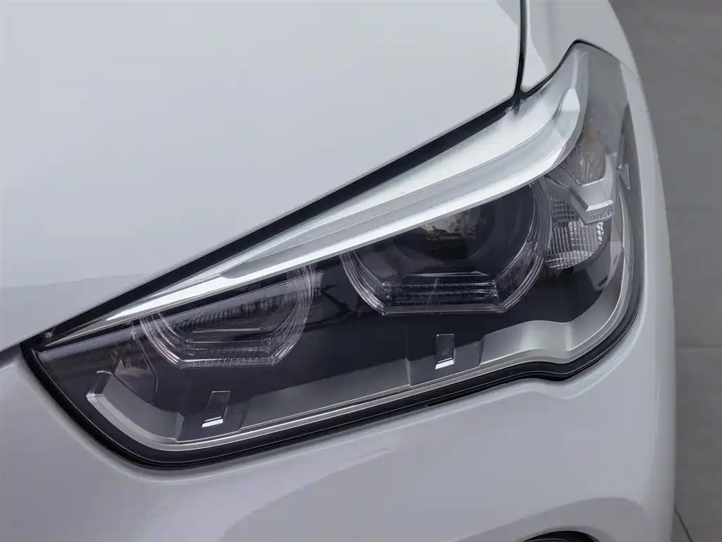BMW X1 2016 sDrive18Li Premium Model фото 7