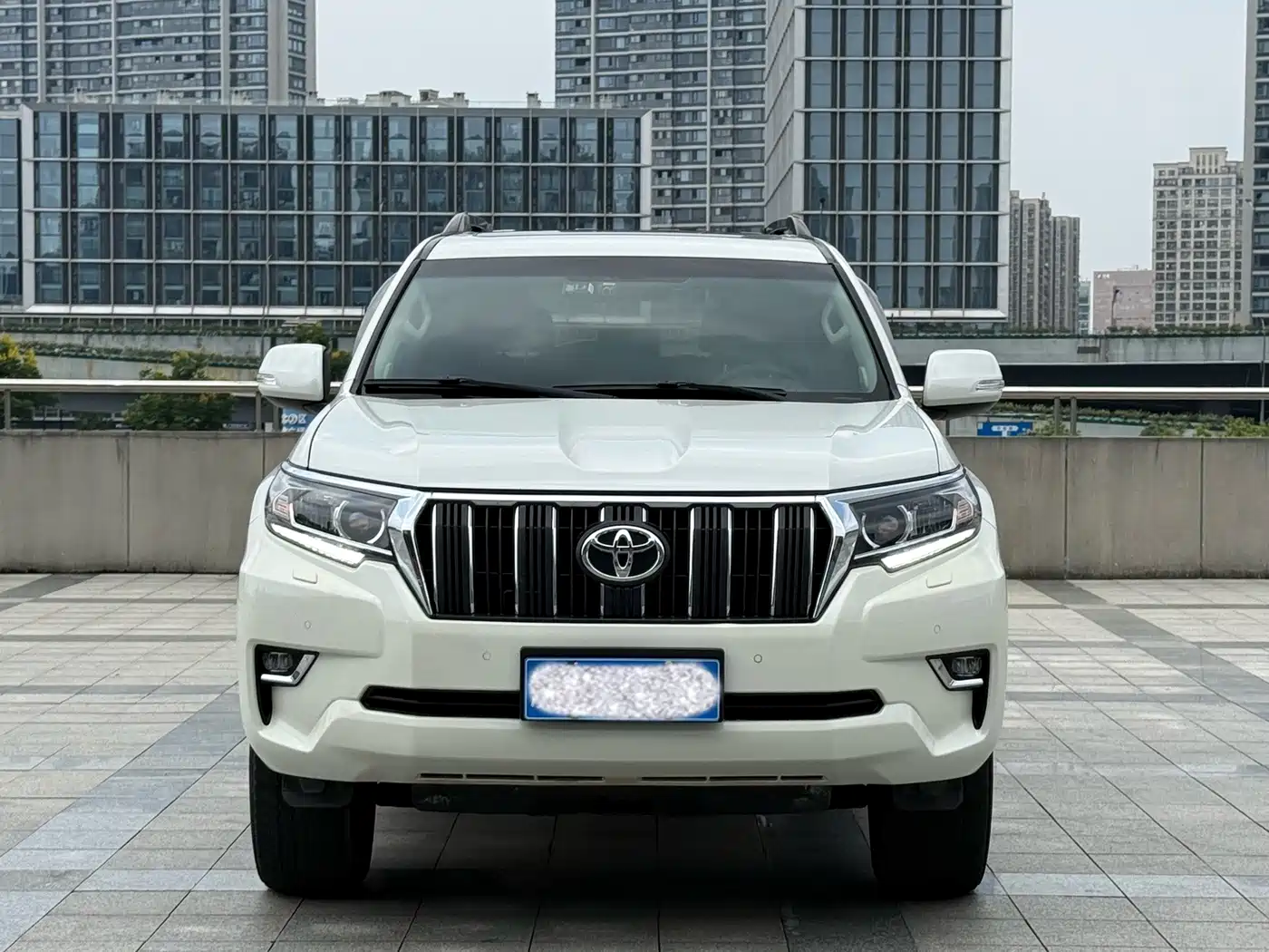 Toyota Prado 2019 2018 3.5L Automatic TX-L NAVI Rear-mounted Spare Tire