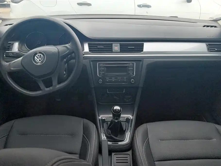 Volkswagen Bora 2017 1.6L Manual Comfort Edition фото 12