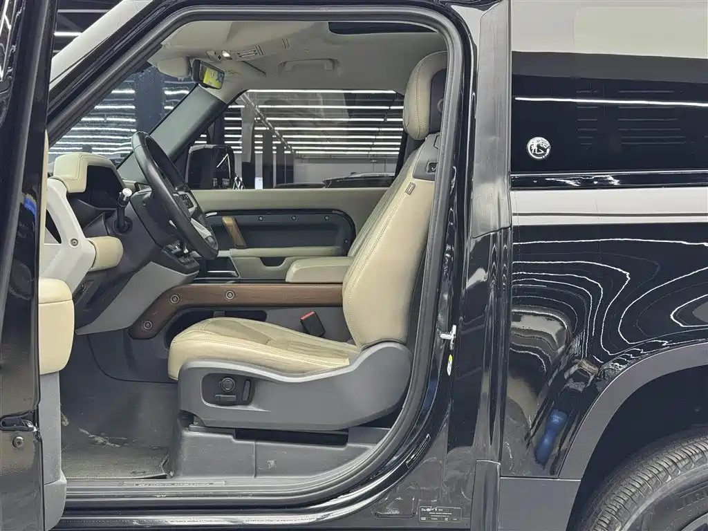 Land Rover Defender 2022 Model 90 2.0T P300 Tiger Ambition Edition фото 6