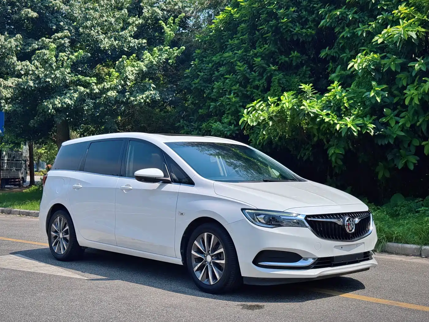 Buick GL6 2018 2018 18T 6-Seater Premium