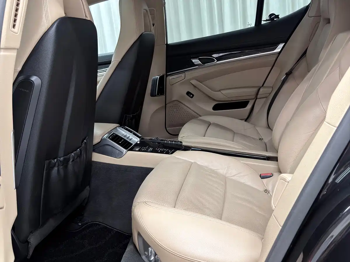 Porsche Panamera 2013 Panamera 4 Platinum Edition 3.6L фото 17