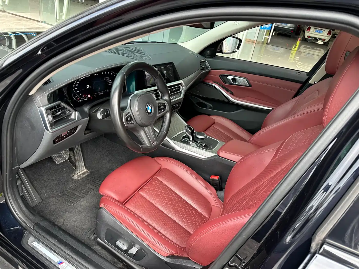 BMW 3 Series 2022 325Li M Sport Shadow Edition фото 14