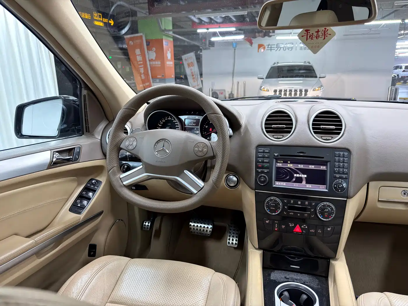 Mercedes-Benz M-Class AMG 2011 AMG ML 63 фото 12