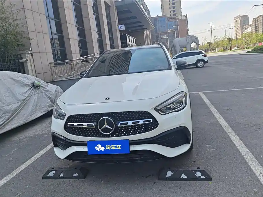 MERCEDES-BENZ GLA