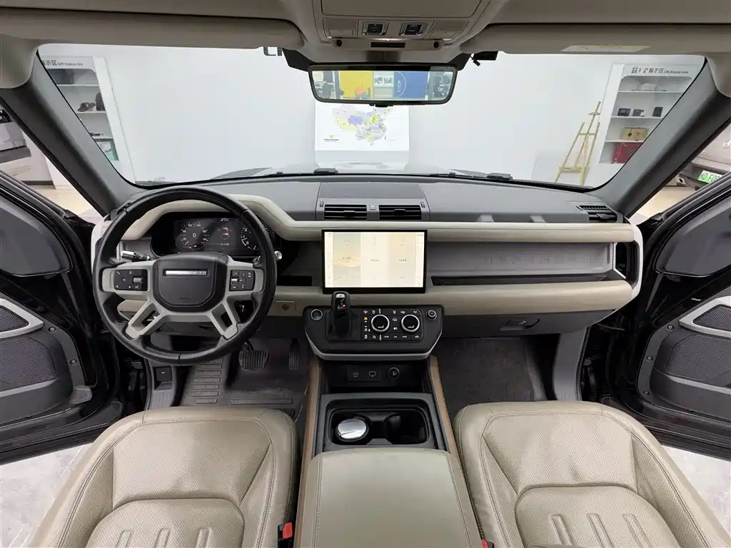 Land Rover Defender 2022 Model 90 2.0T P300 Tiger Ambition Edition фото 8