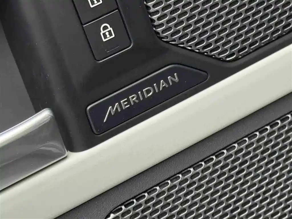 Land Rover Defender 2022 Model 90 2.0T P300 Tiger Ambition Edition фото 14