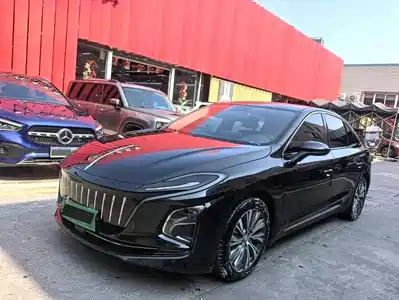 Hongqi E-QM5