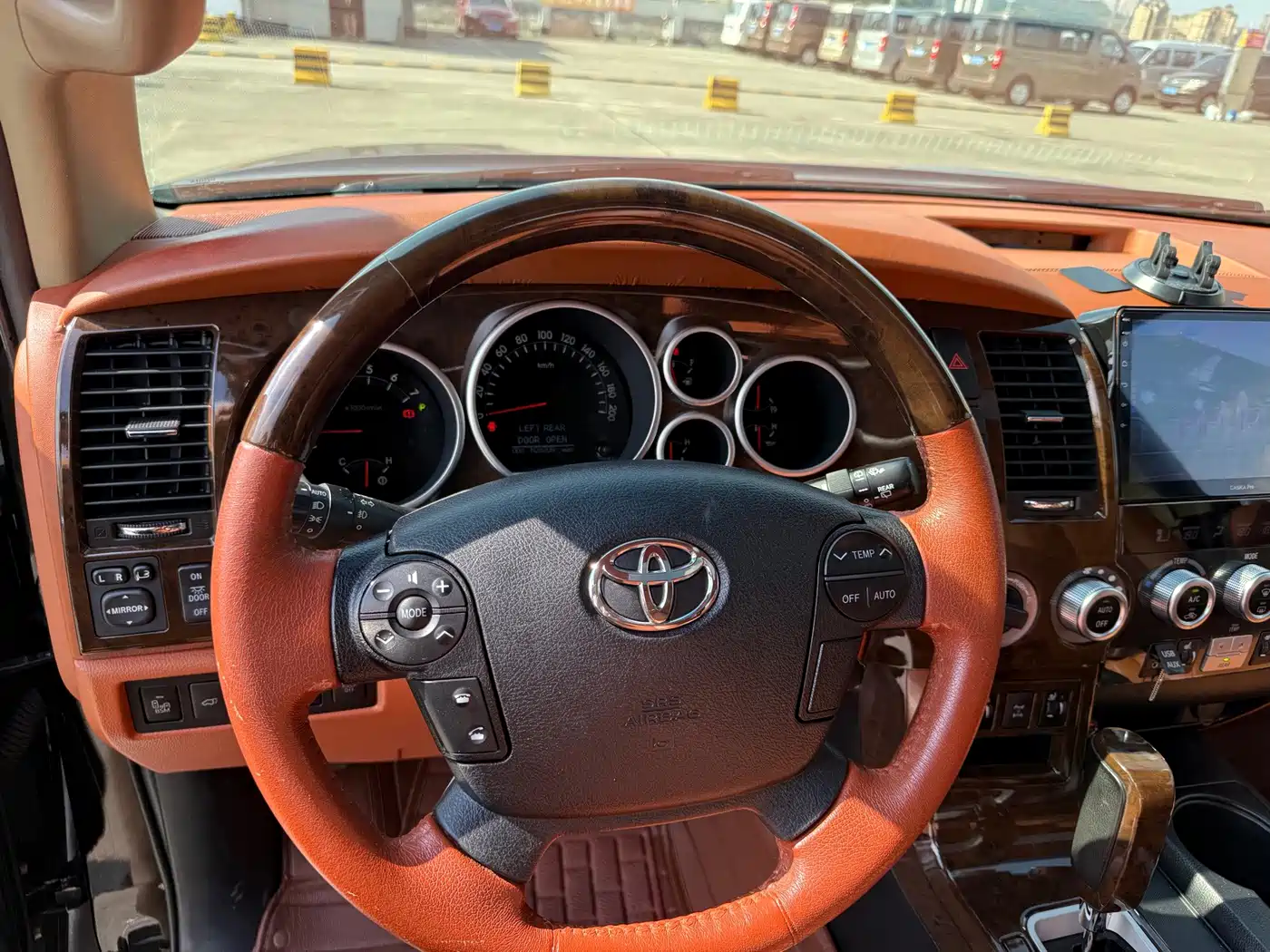 Toyota Sequoia 2015 2010 5.7 Platinum Edition